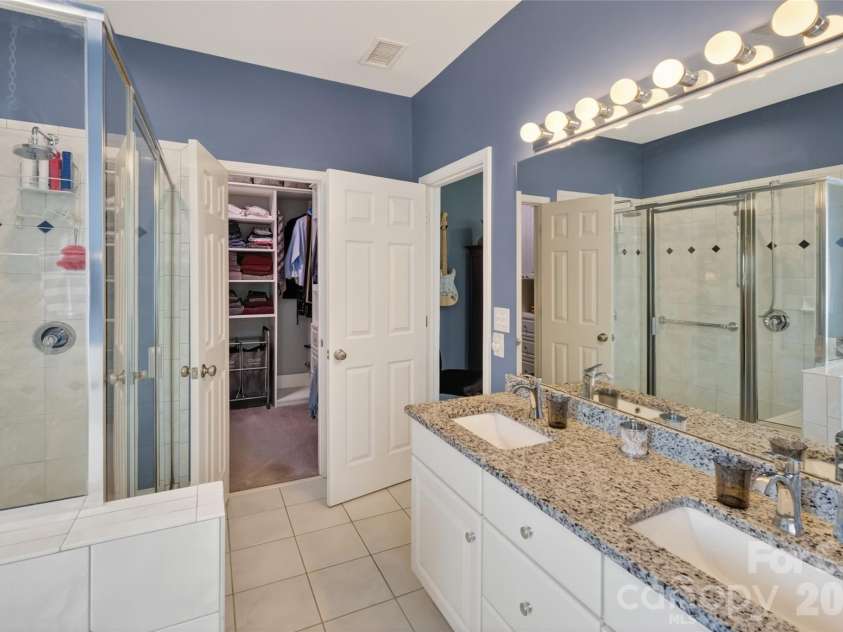 1005 Feather Oak Lane, Matthews, NC 28104.  MLS# CAR4383227, YatesRealty ID 24153. 