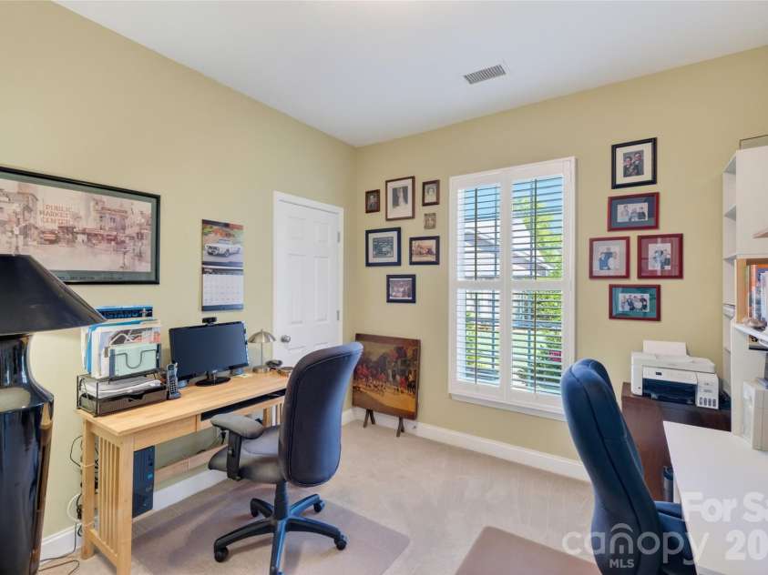1005 Feather Oak Lane, Matthews, NC 28104.  MLS# CAR4383227, YatesRealty ID 24153. 