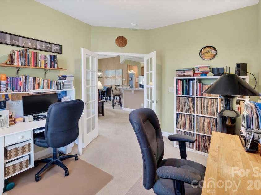 1005 Feather Oak Lane, Matthews, NC 28104.  MLS# CAR4383227, YatesRealty ID 24153. 