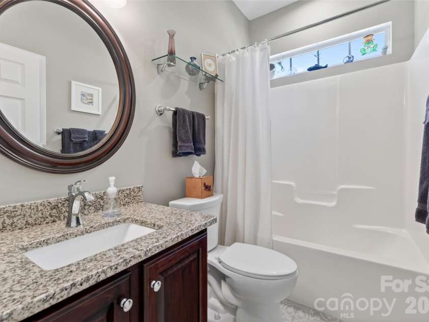 1005 Feather Oak Lane, Matthews, NC 28104.  MLS# CAR4383227, YatesRealty ID 24153. 