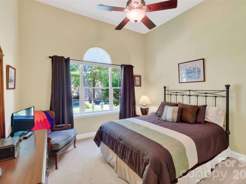1005 Feather Oak Lane, Matthews, NC 28104.  MLS# CAR4383227, YatesRealty ID 24153. 