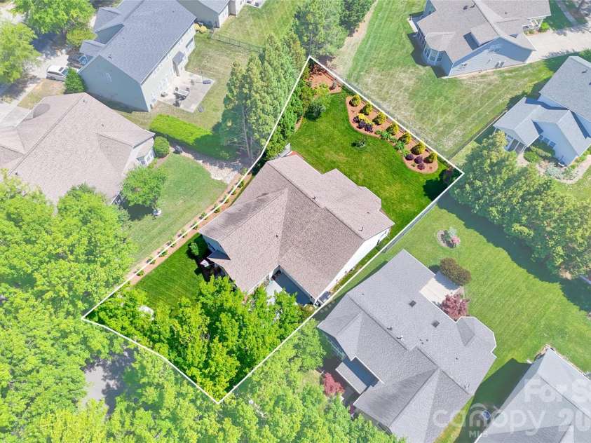 1005 Feather Oak Lane, Matthews, NC 28104.  MLS# CAR4383227, YatesRealty ID 24153. 