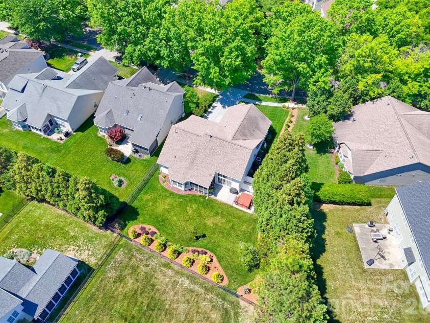 1005 Feather Oak Lane, Matthews, NC 28104.  MLS# CAR4383227, YatesRealty ID 24153. 