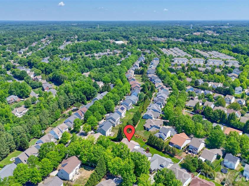 1005 Feather Oak Lane, Matthews, NC 28104.  MLS# CAR4383227, YatesRealty ID 24153. 