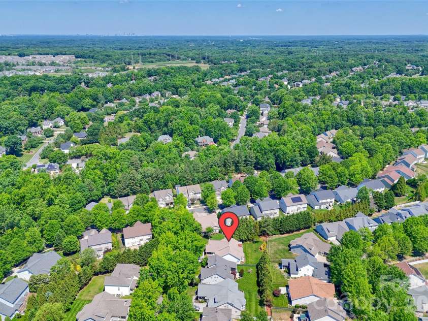 1005 Feather Oak Lane, Matthews, NC 28104.  MLS# CAR4383227, YatesRealty ID 24153. 