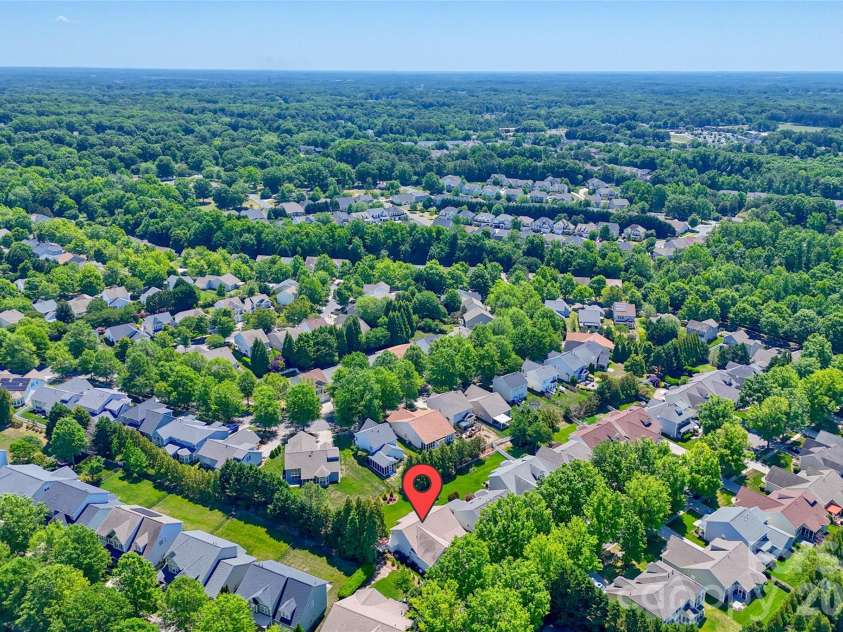 1005 Feather Oak Lane, Matthews, NC 28104.  MLS# CAR4383227, YatesRealty ID 24153. 