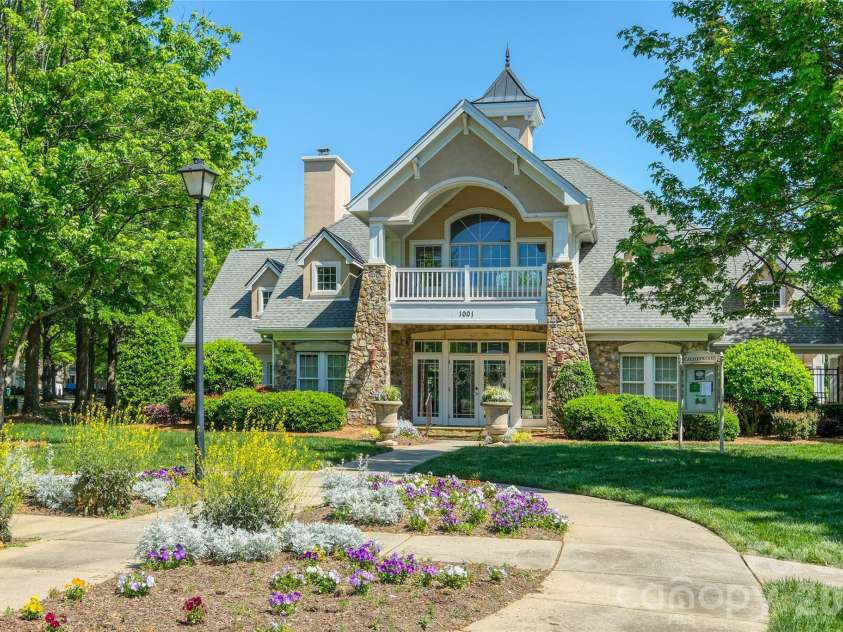 1005 Feather Oak Lane, Matthews, NC 28104.  MLS# CAR4383227, YatesRealty ID 24153. 