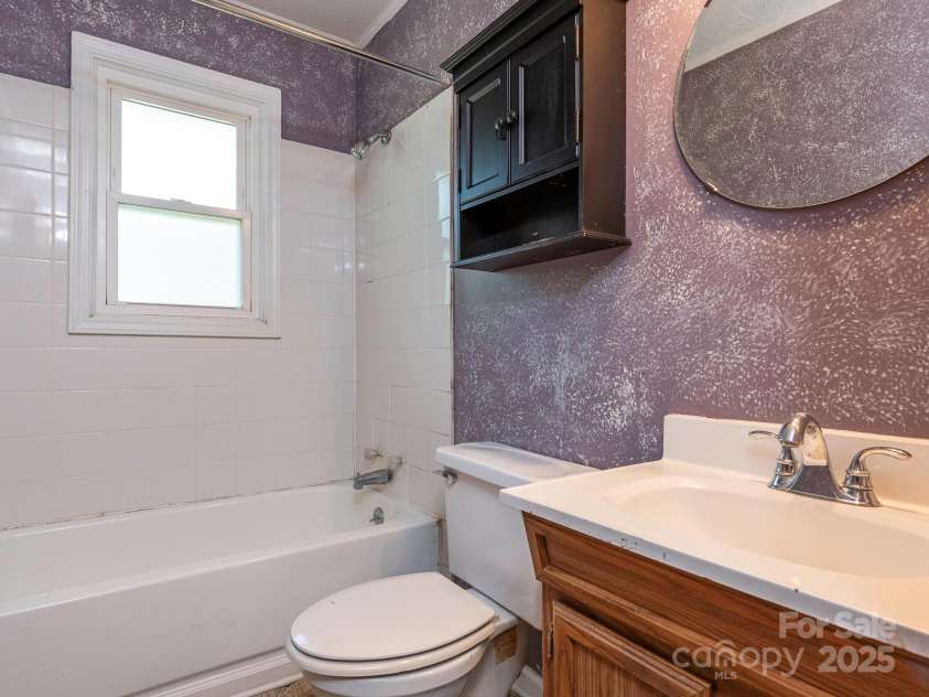 876 Stowe Lane, Gastonia, NC 28056.  MLS# CAR4260453, YatesRealty ID 24153. Bathroom