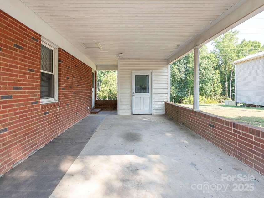 876 Stowe Lane, Gastonia, NC 28056.  MLS# CAR4260453, YatesRealty ID 24153. Covered Parking