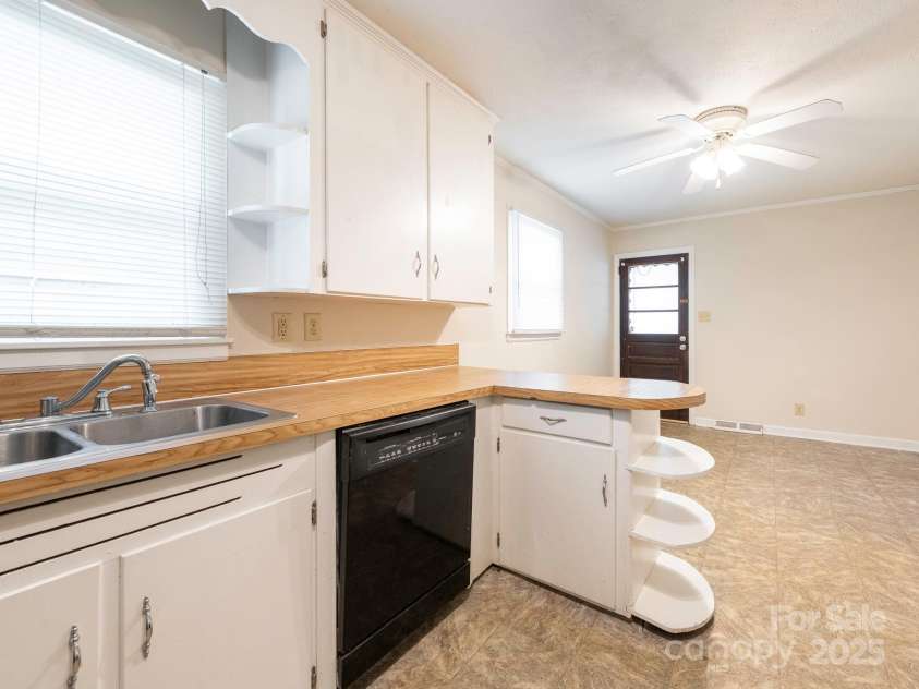 876 Stowe Lane, Gastonia, NC 28056.  MLS# CAR4260453, YatesRealty ID 24153. Kitchen into Dining Area