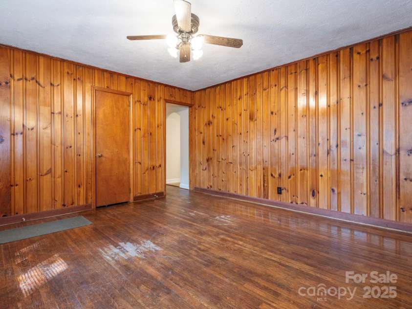 876 Stowe Lane, Gastonia, NC 28056.  MLS# CAR4260453, YatesRealty ID 24153. Living Room