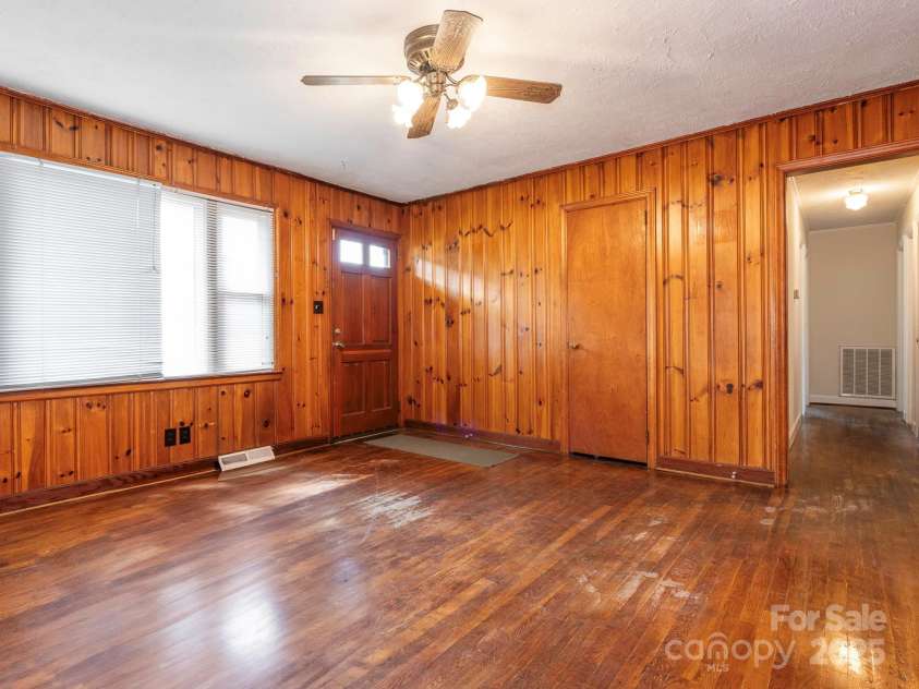 876 Stowe Lane, Gastonia, NC 28056.  MLS# CAR4260453, YatesRealty ID 24153. Living Room