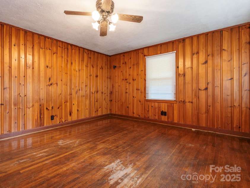 876 Stowe Lane, Gastonia, NC 28056.  MLS# CAR4260453, YatesRealty ID 24153. Living Room