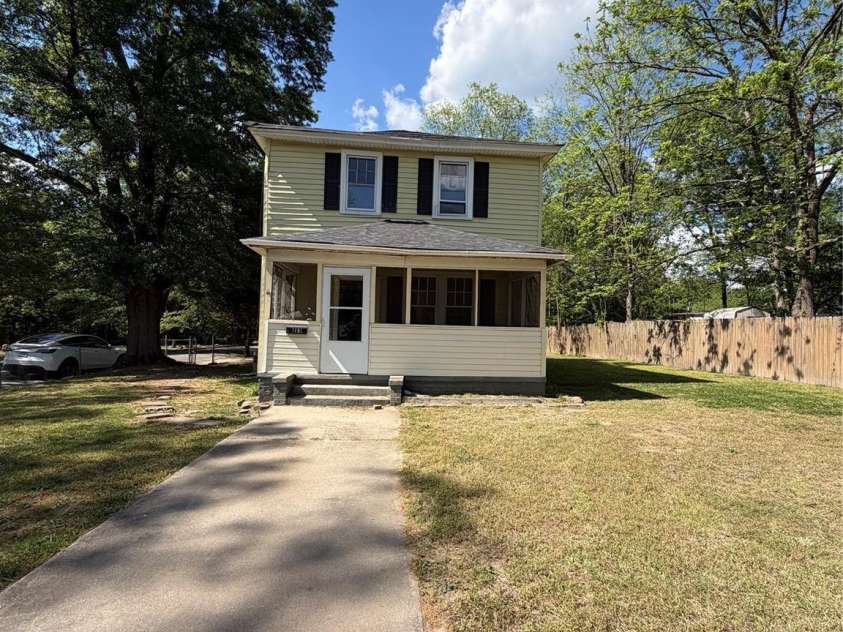 1101 Pine Street, Lincolnton, NC 28092.  MLS# CAR4375596, YatesRealty ID 24155. 