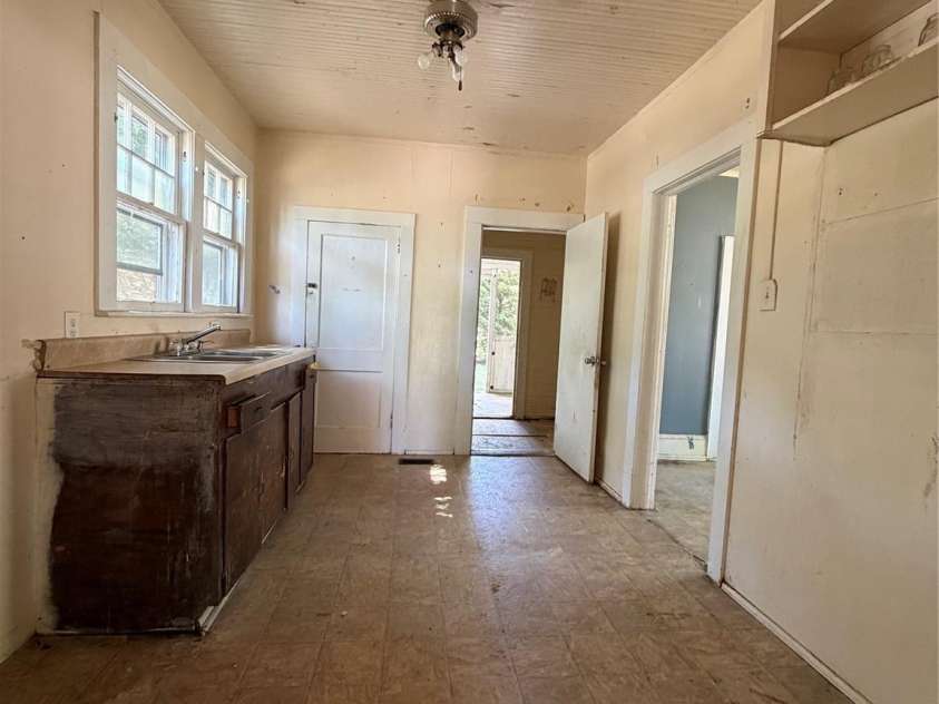 1101 Pine Street, Lincolnton, NC 28092.  MLS# CAR4375596, YatesRealty ID 24155. 