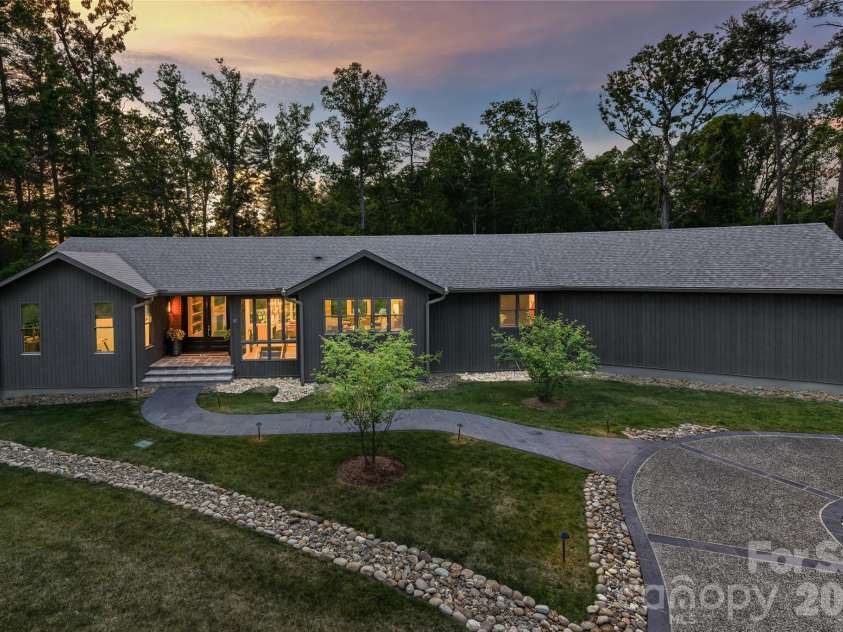 27 Tommy Ray Ridge, Weaverville, NC 28787.  MLS# CAR4378532, YatesRealty ID 24156. 