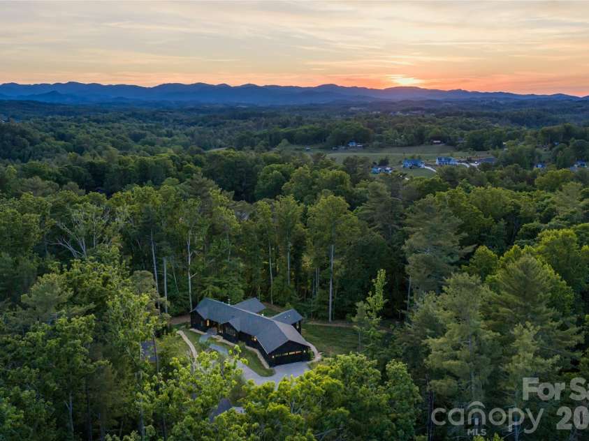 27 Tommy Ray Ridge, Weaverville, NC 28787.  MLS# CAR4378532, YatesRealty ID 24156. 