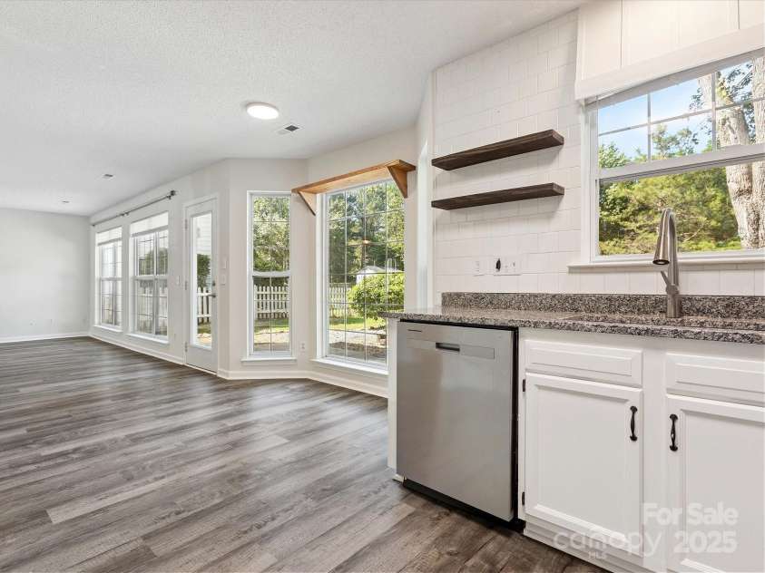 411 Carlisle Drive, Indian Trail, NC 28079.  MLS# CAR4271998, YatesRealty ID 24156. Kitchen and Breakfast Area