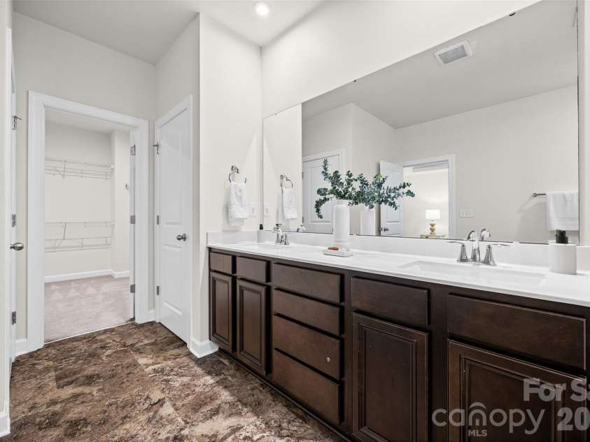 4523 Collingham Drive, Charlotte, NC 28273.  MLS# CAR4403738, YatesRealty ID 24157. 