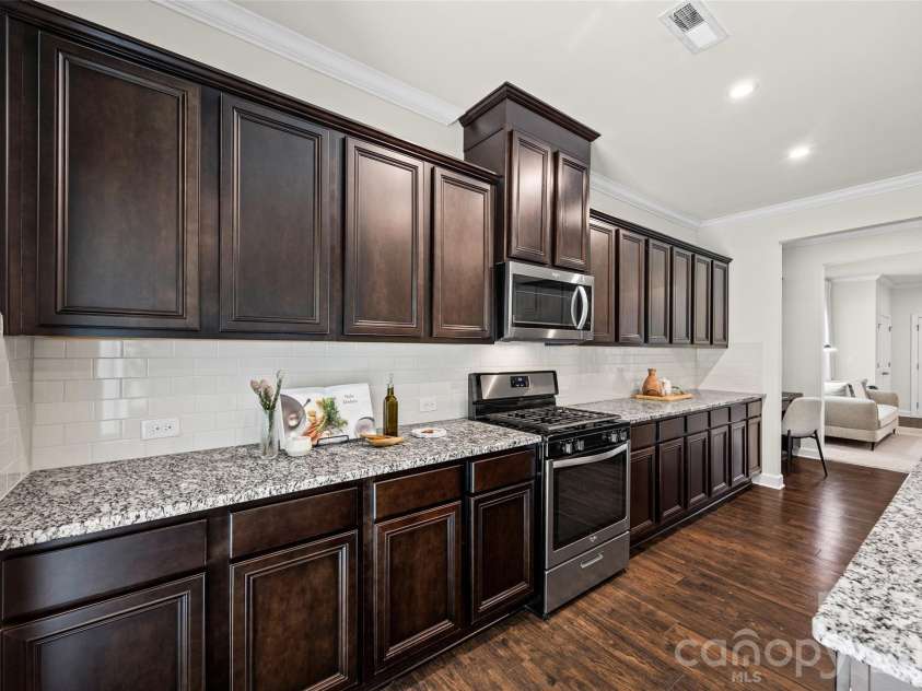 4523 Collingham Drive, Charlotte, NC 28273.  MLS# CAR4403738, YatesRealty ID 24157. Ample cabinets