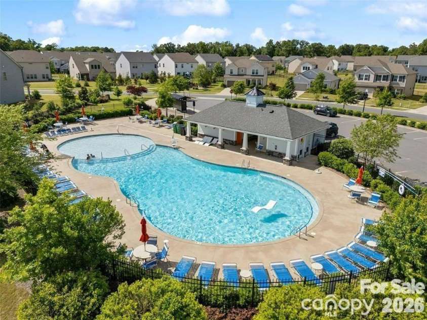 4523 Collingham Drive, Charlotte, NC 28273.  MLS# CAR4403738, YatesRealty ID 24157. Community Pool