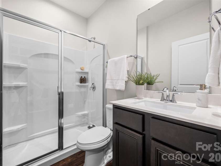 4523 Collingham Drive, Charlotte, NC 28273.  MLS# CAR4403738, YatesRealty ID 24157. Full bath on main