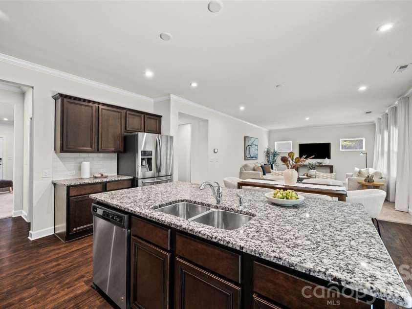 4523 Collingham Drive, Charlotte, NC 28273.  MLS# CAR4403738, YatesRealty ID 24157. Large Island