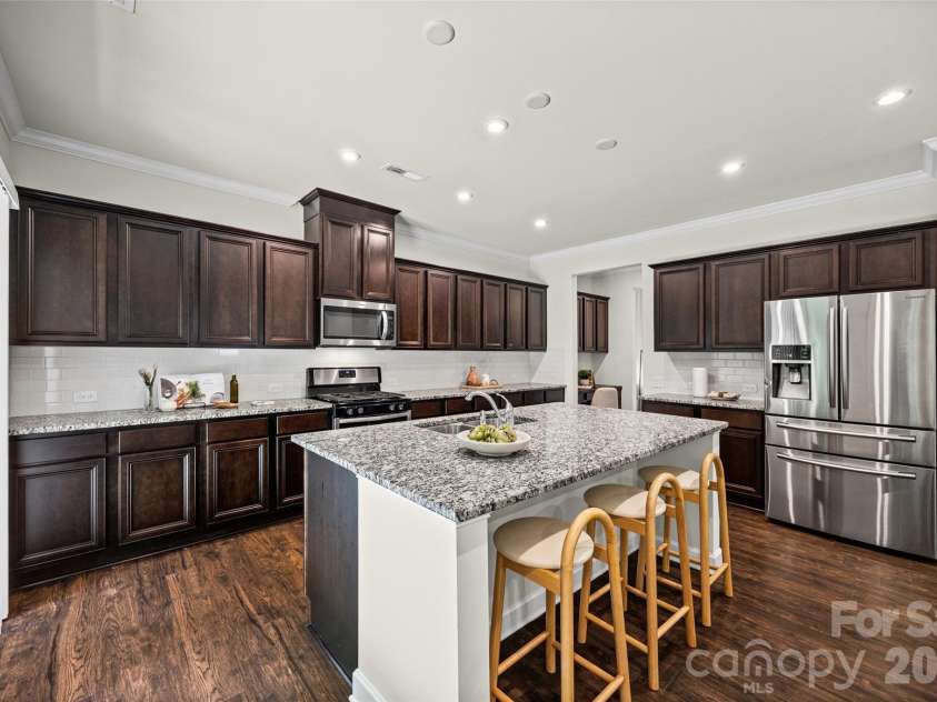 4523 Collingham Drive, Charlotte, NC 28273.  MLS# CAR4403738, YatesRealty ID 24157. Spacious kitchen