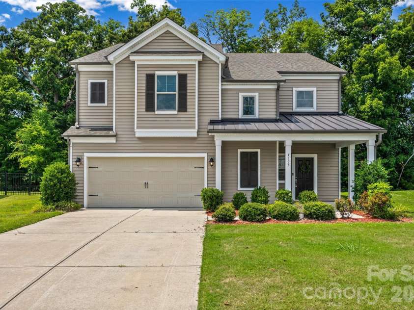 4523 Collingham Drive, Charlotte, NC 28273.  MLS# CAR4403738, YatesRealty ID 24157. Welcome Home!