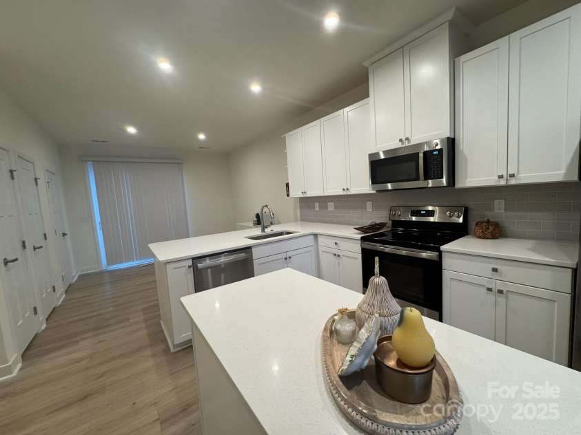 4920 Old Pineville Road, Charlotte, NC 28217.  MLS# CAR4278100, YatesRealty ID 24158. 