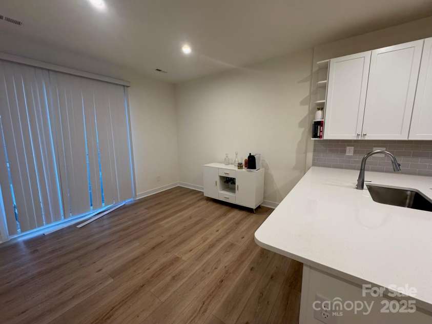 4920 Old Pineville Road, Charlotte, NC 28217.  MLS# CAR4278100, YatesRealty ID 24158. 