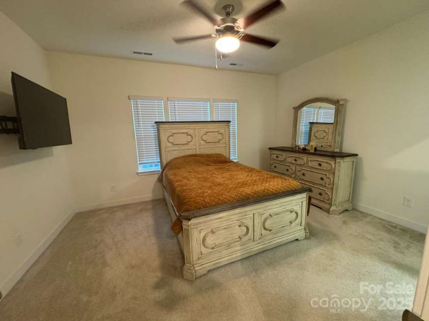 4920 Old Pineville Road, Charlotte, NC 28217.  MLS# CAR4278100, YatesRealty ID 24158. 