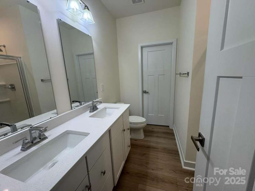 4920 Old Pineville Road, Charlotte, NC 28217.  MLS# CAR4278100, YatesRealty ID 24158. 