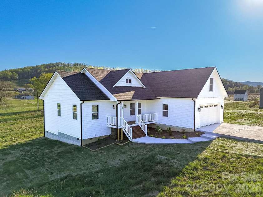459 Waters Road, Hendersonville, NC 28792.  MLS# CAR4341249, YatesRealty ID 24159. 