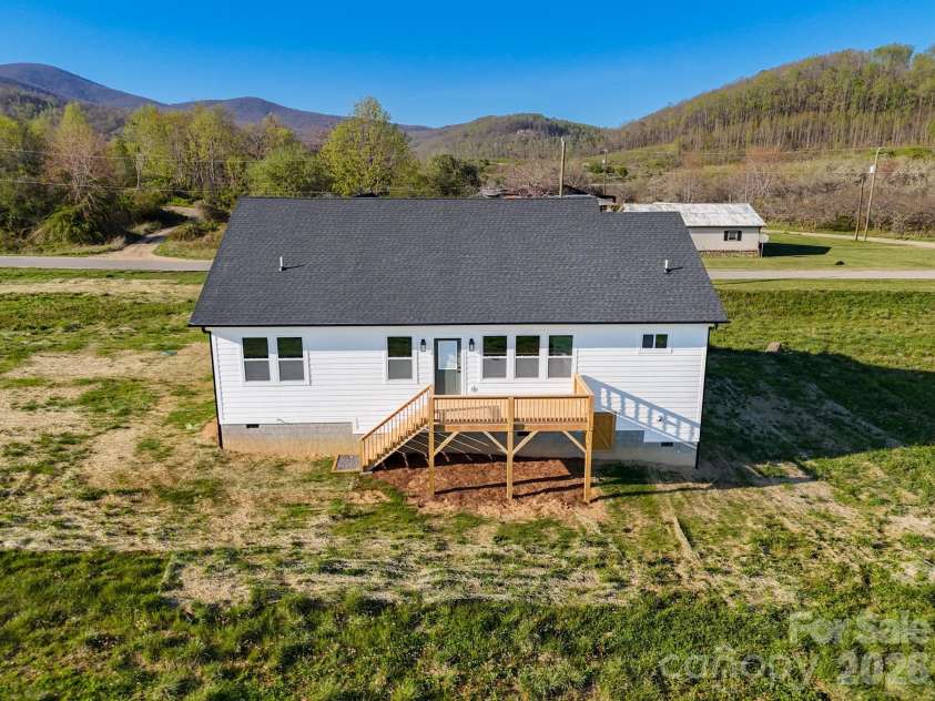 459 Waters Road, Hendersonville, NC 28792.  MLS# CAR4341249, YatesRealty ID 24159. 