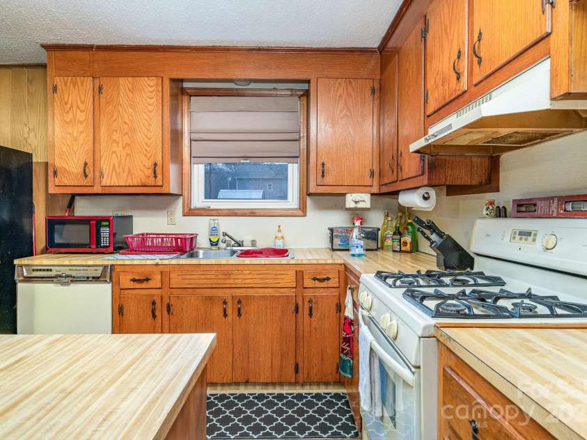 504 Oliver Street, Gastonia, NC 28052.  MLS# CAR4220986, YatesRealty ID 2416. 