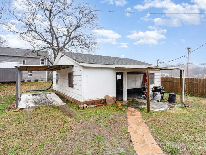 504 Oliver Street, Gastonia, NC 28052.  MLS# CAR4220986, YatesRealty ID 2416. 