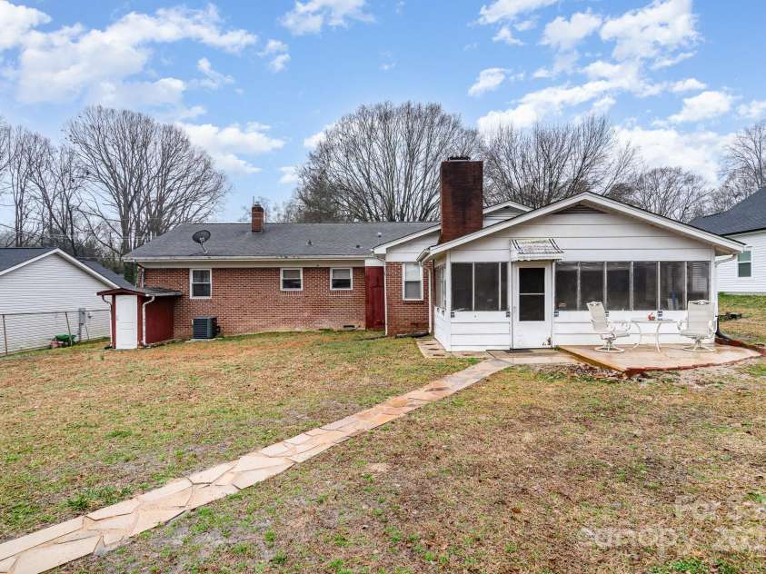 504 Oliver Street, Gastonia, NC 28052.  MLS# CAR4220986, YatesRealty ID 2416. 