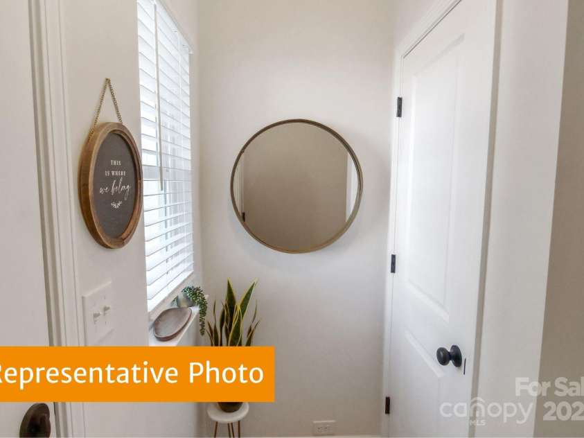 5612 Ringneck Road, Charlotte, NC 28216.  MLS# CAR4301253, YatesRealty ID 2416. Rutledge Entry Way