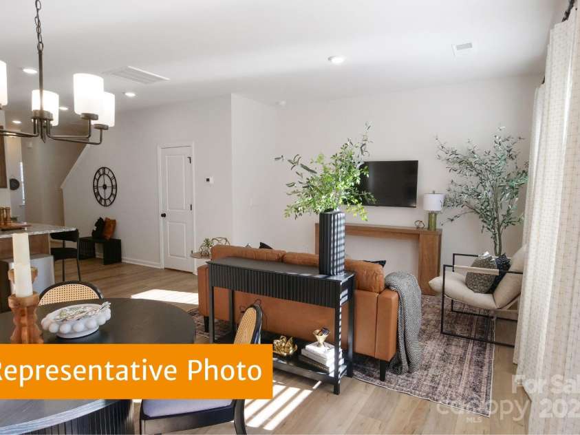 5612 Ringneck Road, Charlotte, NC 28216.  MLS# CAR4301253, YatesRealty ID 2416. Rutledge Family Room and Dining