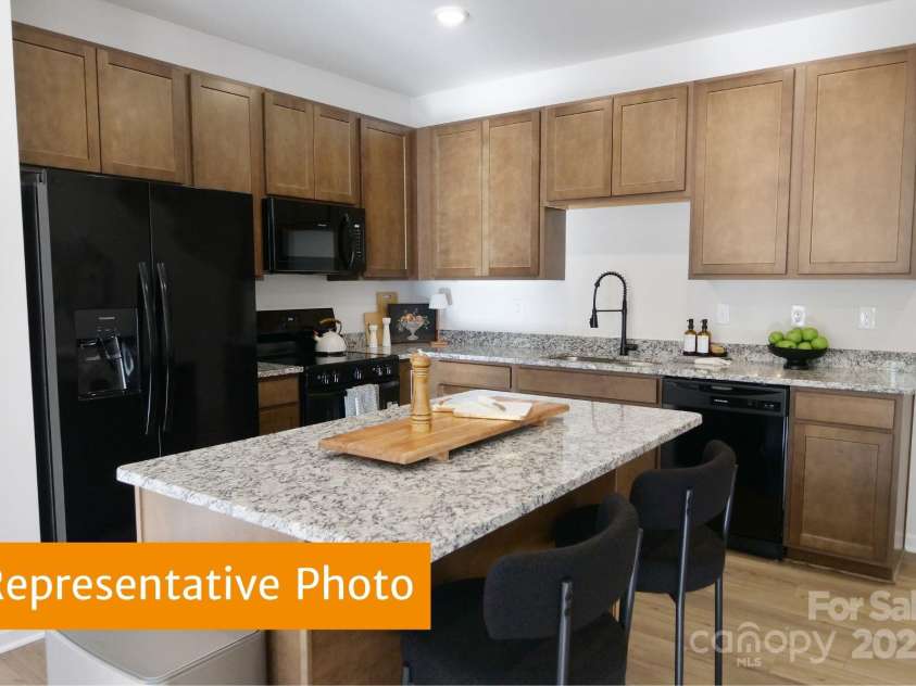 5612 Ringneck Road, Charlotte, NC 28216.  MLS# CAR4301253, YatesRealty ID 2416. Rutledge Kitchen