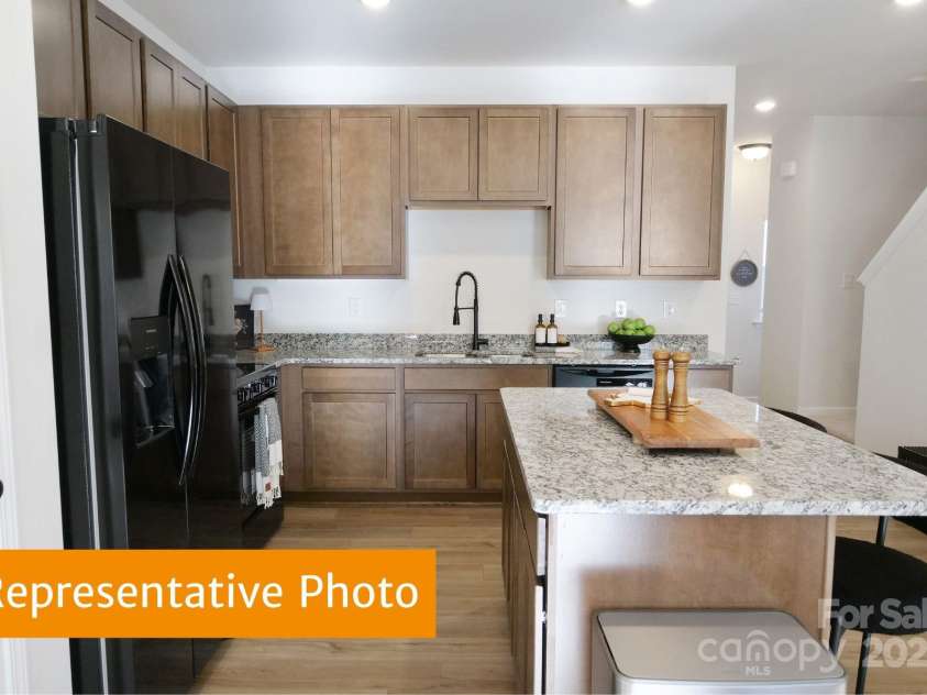 5612 Ringneck Road, Charlotte, NC 28216.  MLS# CAR4301253, YatesRealty ID 2416. Rutledge Kitchen