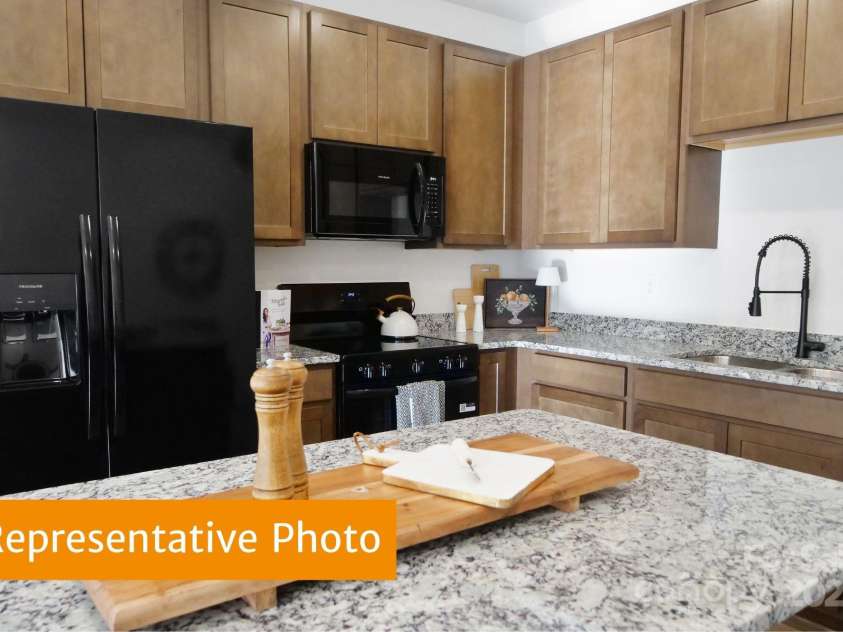 5612 Ringneck Road, Charlotte, NC 28216.  MLS# CAR4301253, YatesRealty ID 2416. Rutledge Kitchen