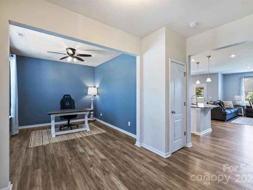 11101 Crane Creek Drive, Charlotte, NC 28278.  MLS# CAR4258259, YatesRealty ID 24160. 