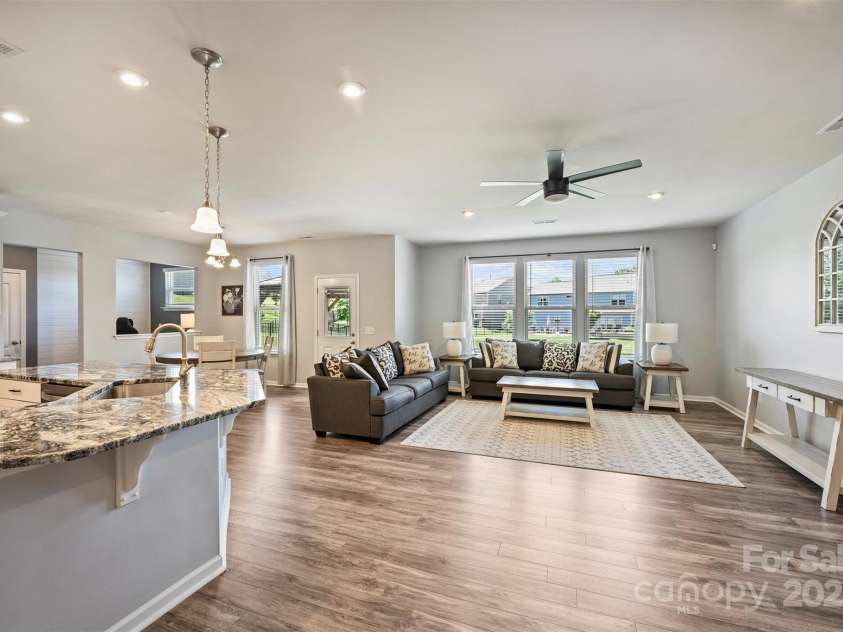 11101 Crane Creek Drive, Charlotte, NC 28278.  MLS# CAR4258259, YatesRealty ID 24160. 