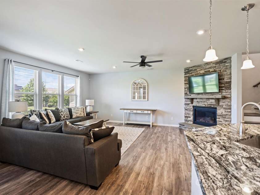 11101 Crane Creek Drive, Charlotte, NC 28278.  MLS# CAR4258259, YatesRealty ID 24160. 