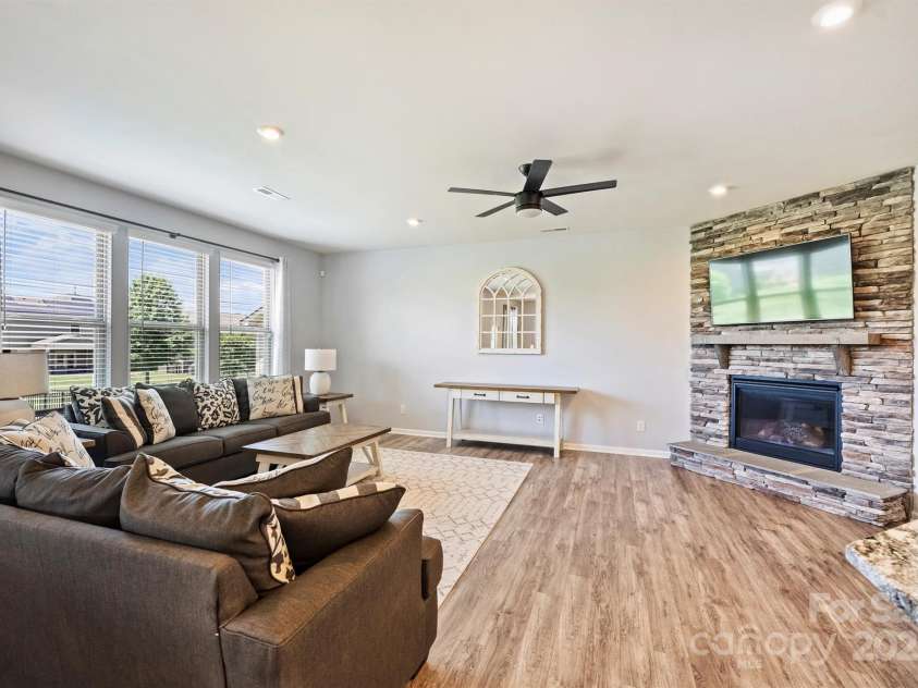 11101 Crane Creek Drive, Charlotte, NC 28278.  MLS# CAR4258259, YatesRealty ID 24160. 