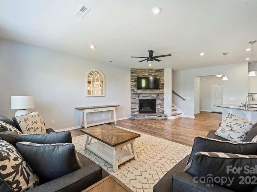 11101 Crane Creek Drive, Charlotte, NC 28278.  MLS# CAR4258259, YatesRealty ID 24160. 