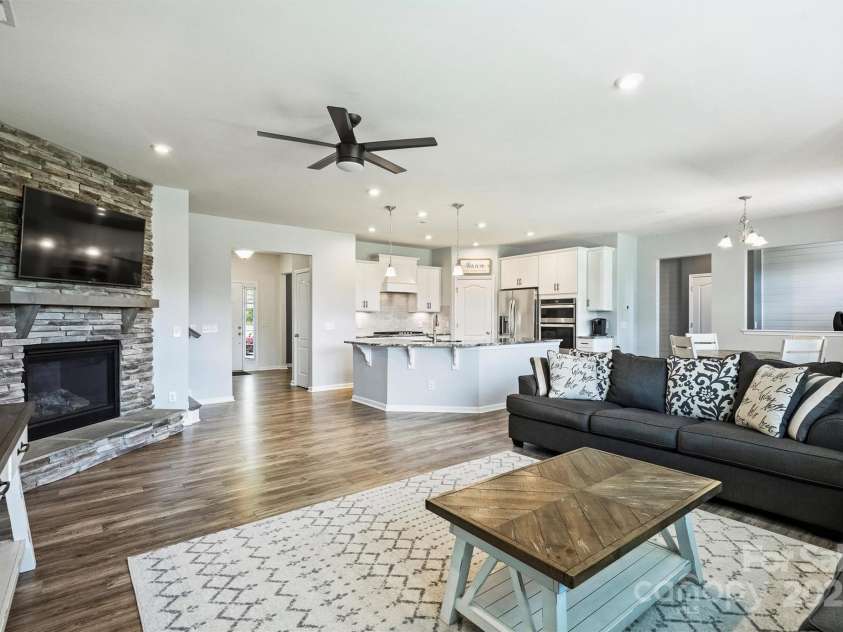 11101 Crane Creek Drive, Charlotte, NC 28278.  MLS# CAR4258259, YatesRealty ID 24160. 