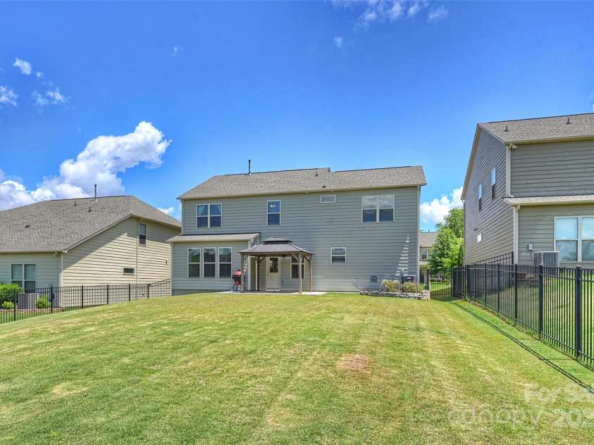 11101 Crane Creek Drive, Charlotte, NC 28278.  MLS# CAR4258259, YatesRealty ID 24160. 